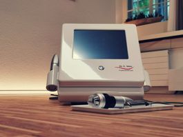 Dr. E. Voss - Professionelles Radiofrequenz Needling-Gerät