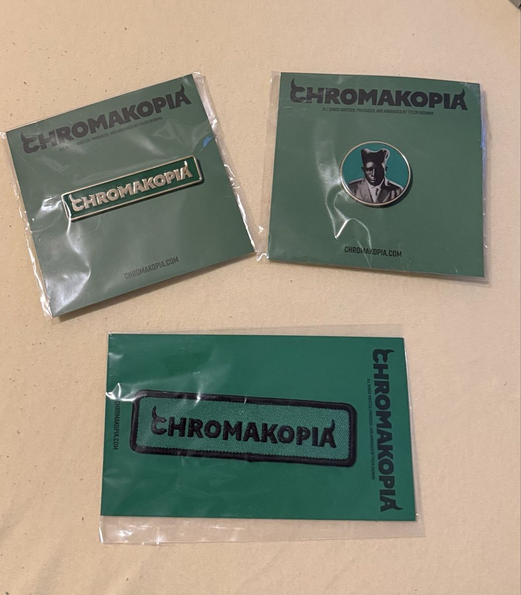 Placchette & Badge: Tyler The Creator CHROMAKOPIA VIP Patch + Pins – Nuovo e nell'imballaggio originale da Weinfelden venduto da ditsybliss