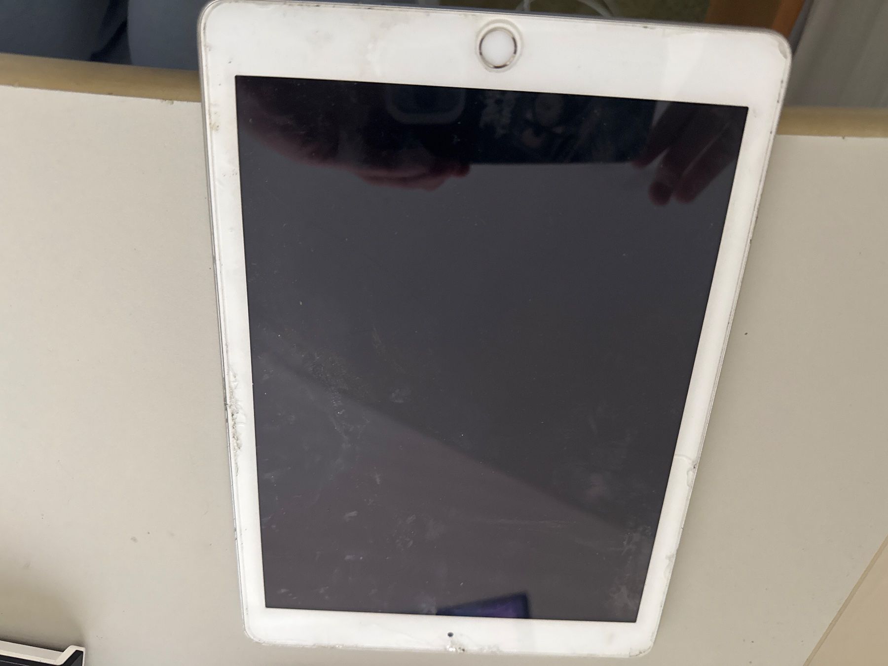 Apple Tablet PC: Ipad 5. Gen - A1822 – Difettoso da Olten venduto da HoYa01 1