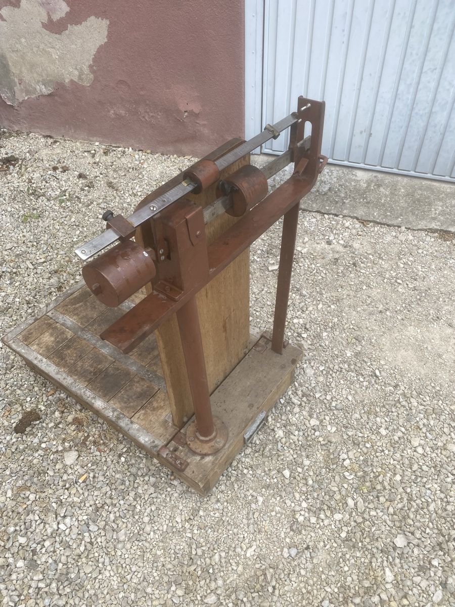Balances et poids: Ancienne balance à grain ou à sac  – D'occasion à Concise par collinet.1426 3