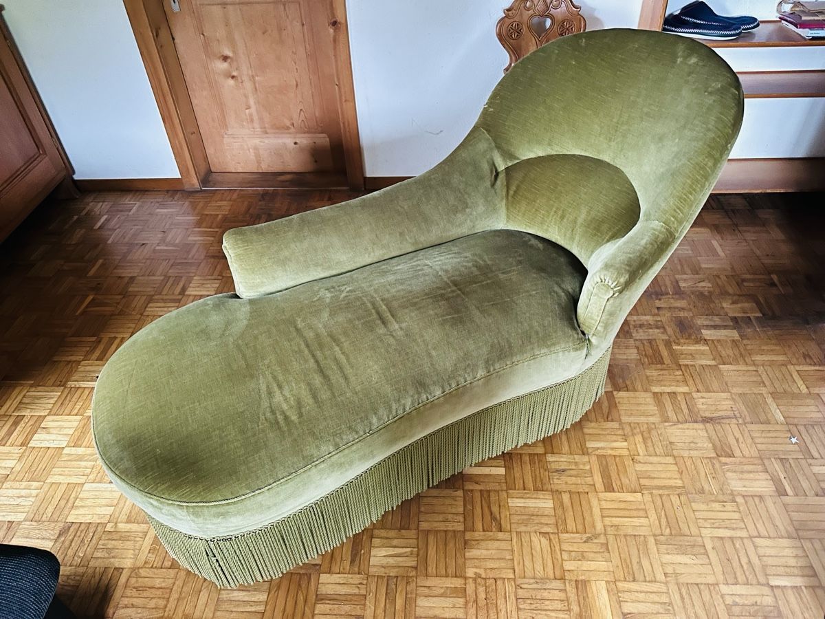Divani: Antik Chaiselongue Samt gruen mit Fransen gebraucht – Usato da Valzeina venduto da AHartmann98 2