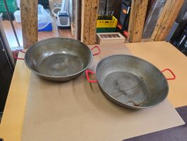 2x grosse Paella Pfannen D: 60cm H: 17cm ab 1.-