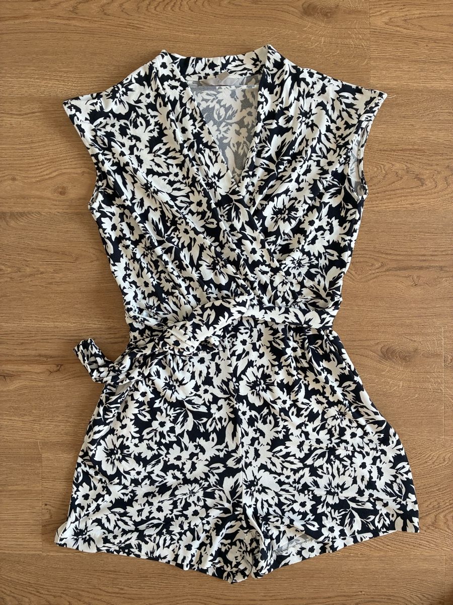 H&M Tute: Kurzer Jumpsuit  Grösse S  – Usato da Witterswil venduto da Livee