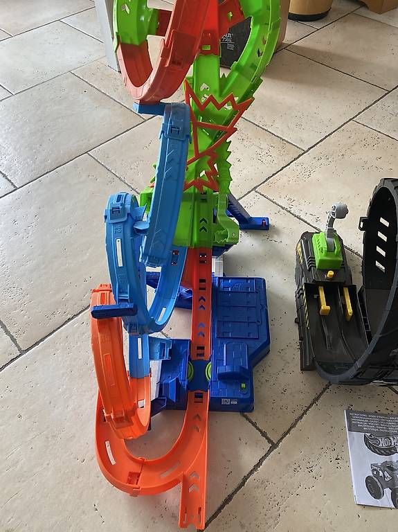 Spielzeuge: Hot Wheels 3 Bahnen Action Loops – Gebraucht aus Wangen an der Aare von zarteflunder 1
