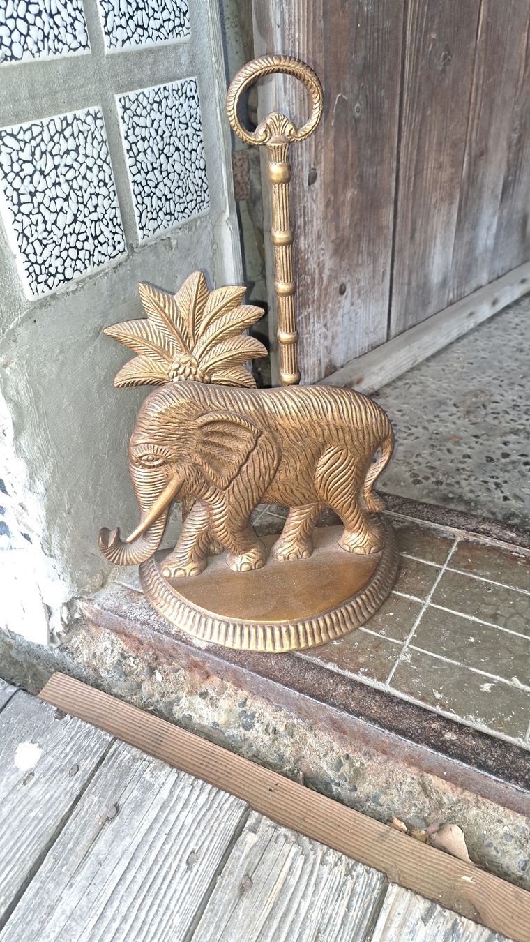 Statuette: Dekorative Türstopper-Figur aus Messing, Elefant – Usato da Kölliken venduto da Upcycling-by-Mc-TAM