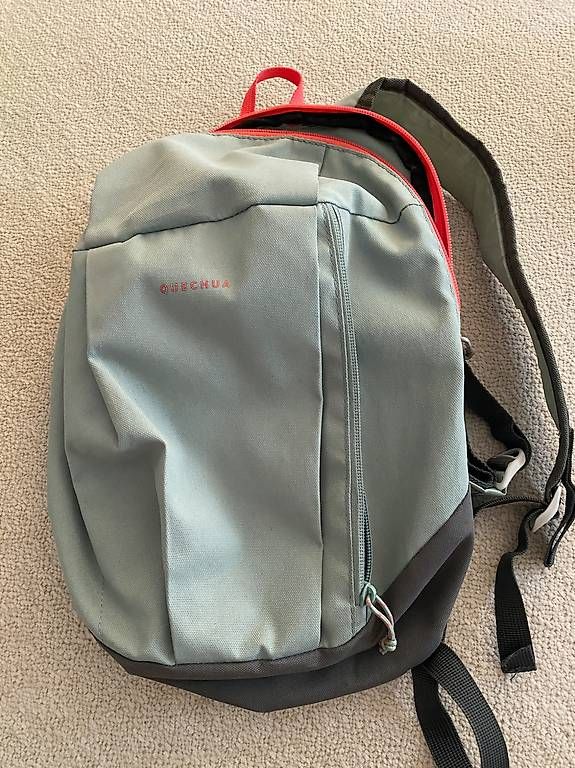 Decathlon Rucksäcke: Kl. Quechua Rucksack – Gebraucht aus Winterthur von car_gn8b