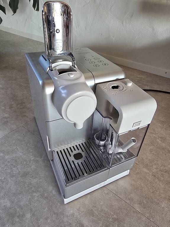 Machines à café & Machines à expresso: De'Longhi Nespresso Maschine – D'occasion à Herisau par RaffiHausi
