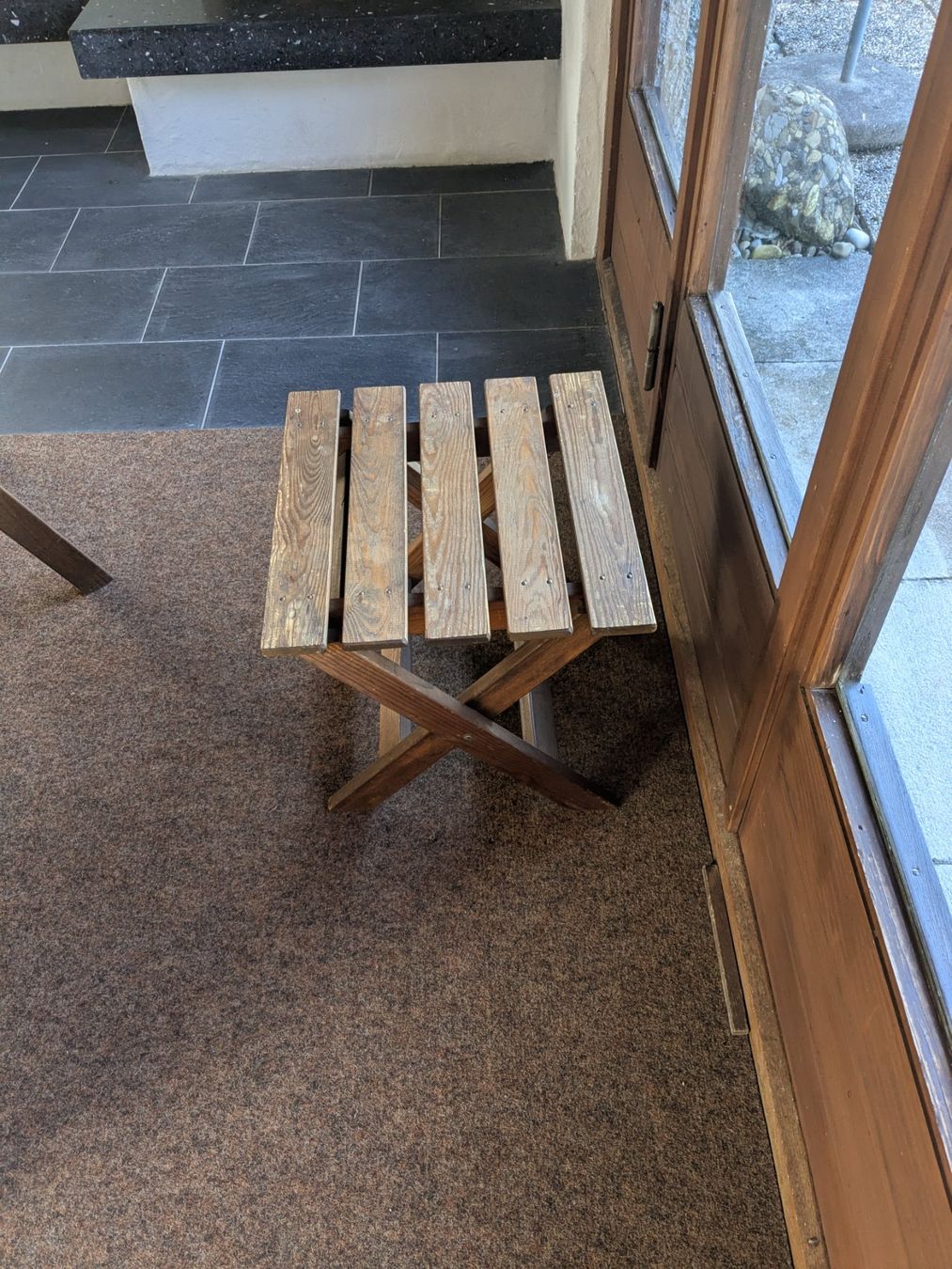 Set di tavolo e panche: Gartenplatzausrüstung komplett – Usato da Kollbrunn venduto da pet_7zht 3