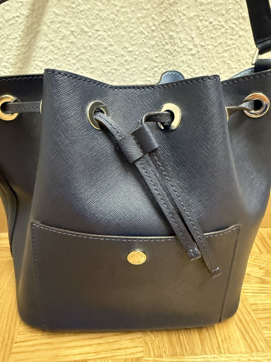 Michael Kors Sacs femmes: Michael Kors dunkelblau Beuteltasche Neu – Neuf (Voir description) à Watt par Steffi84 1