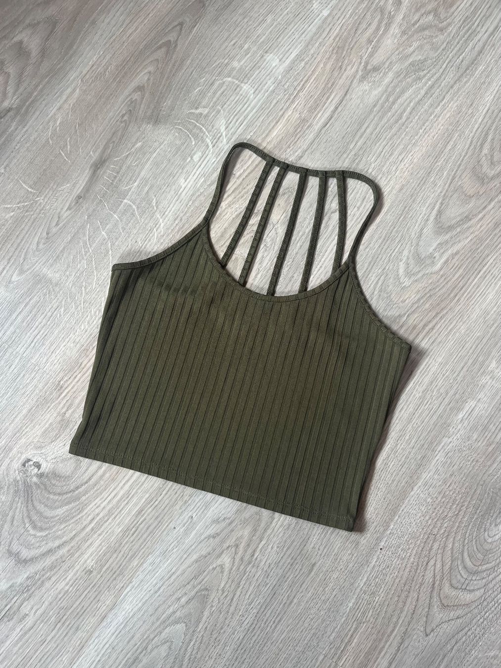 Top: Mignon crop top vert kaki – Usato da Ardon venduto da chl_j2df