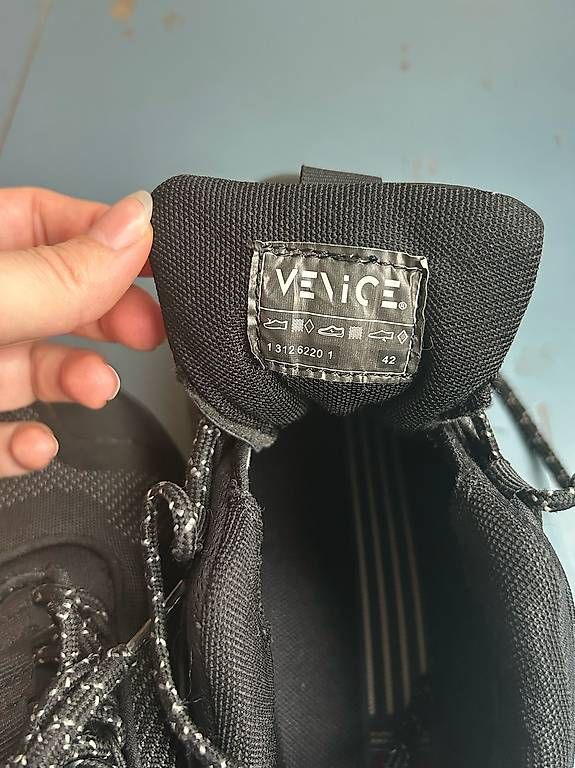 Scarpe da uomo: Sneaker Schwarz Gr42 – Usato da Luzern venduto da gianschweizer 4