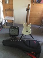 Gitarrenset mit Fender Stratocaster Mexiko u Verstärker usw