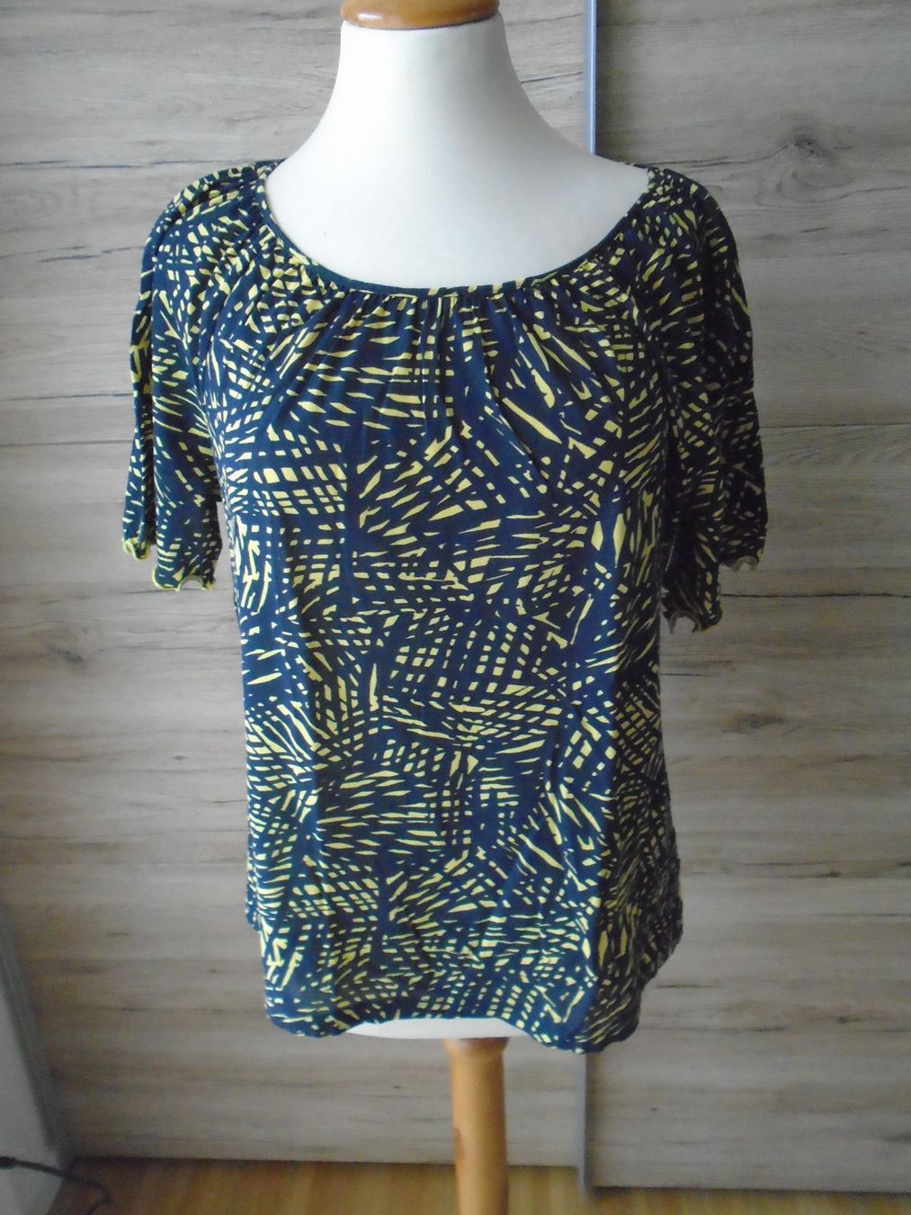 Hessnatur T-Shirts: Hessnatur T-Shirt Gr. 40. – Gebraucht aus Basel von Fiona-Lea
