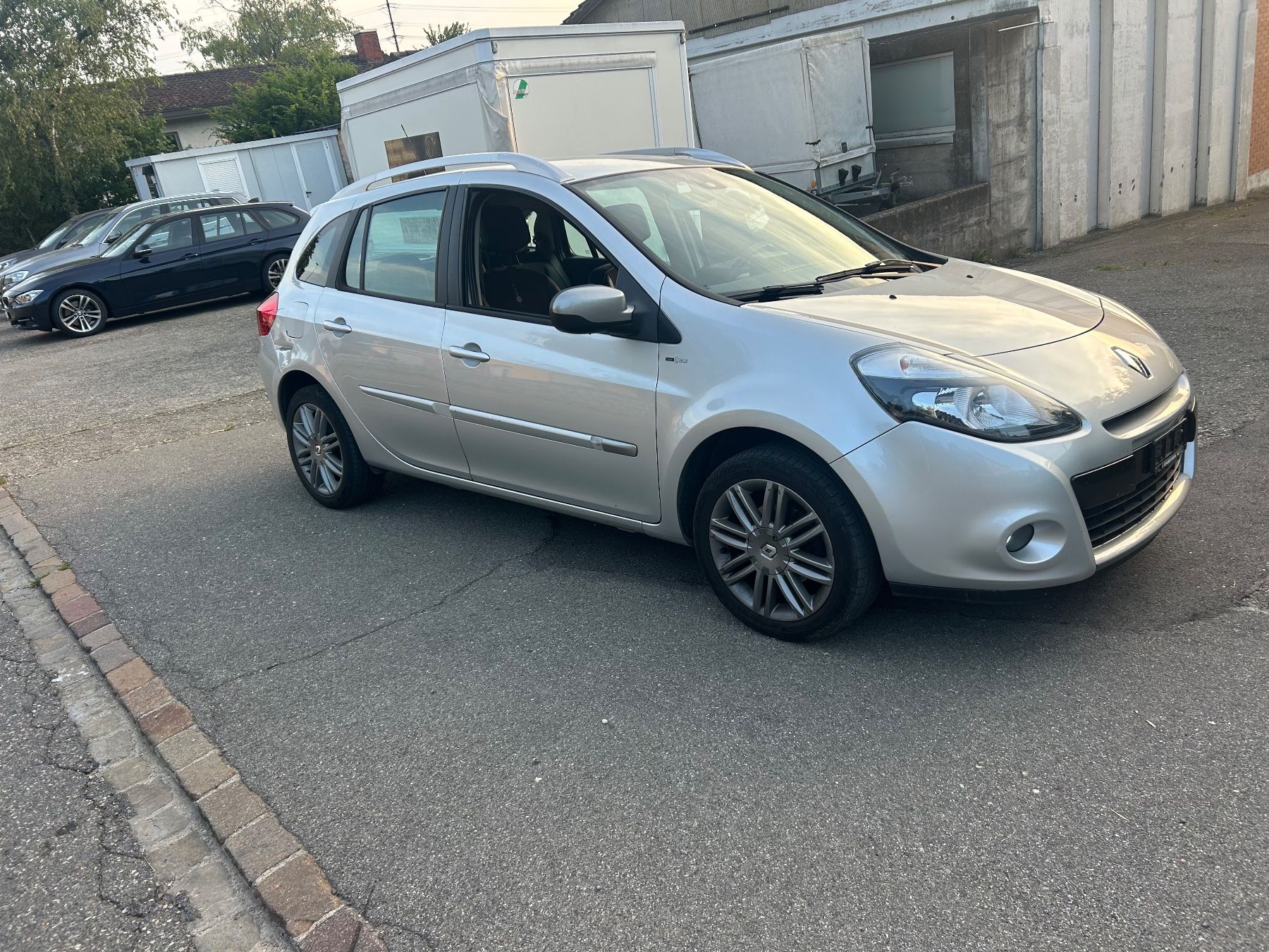 Renault Autos: Renault  Clio  1.2    100 – D'occasion à Frick par hipi33 3
