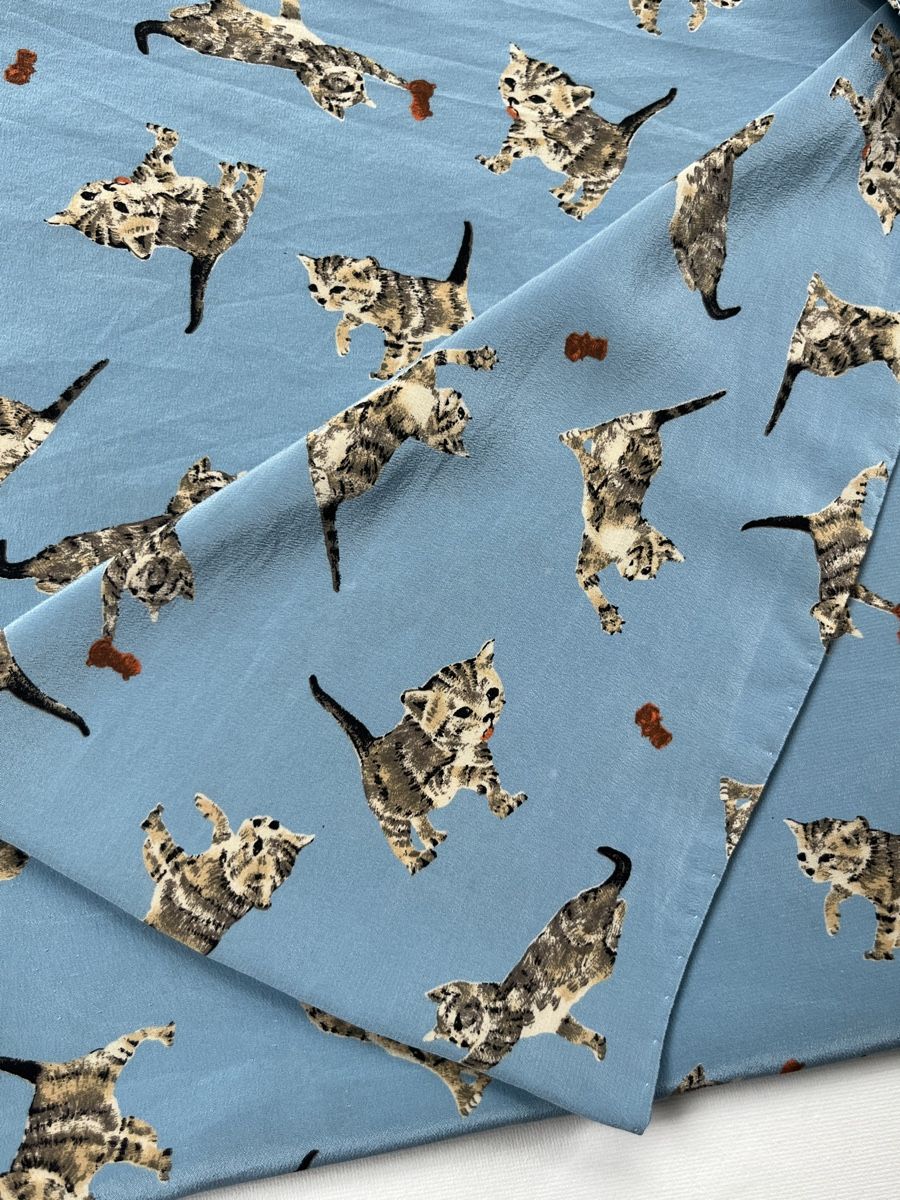 Foulards, Tücher & Schals: Rechteckiger Kätzchen Seide Schal – Gebraucht aus Zürich von Nowstalgia 1