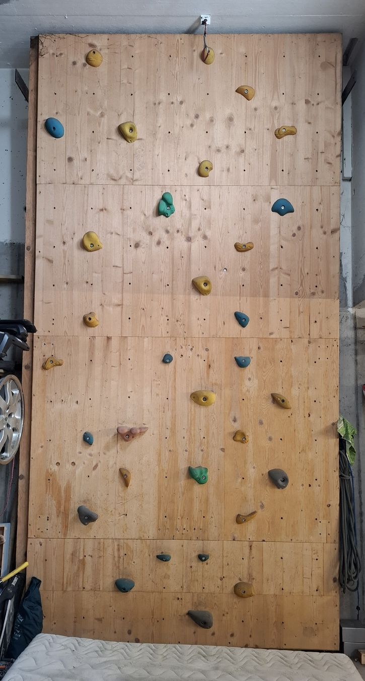 Murs & prises d'escalade: Kletterwand – D'occasion à Balzers par Vmarte