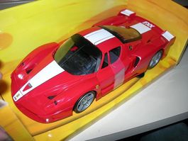 Ferrari FXX rot * Hot Wheels 1:18
