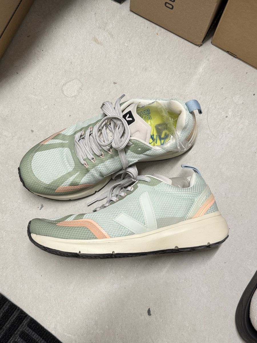 Veja Damenschuhe: Veja Schuhe 41 – Gebraucht aus Uster von Giaschper