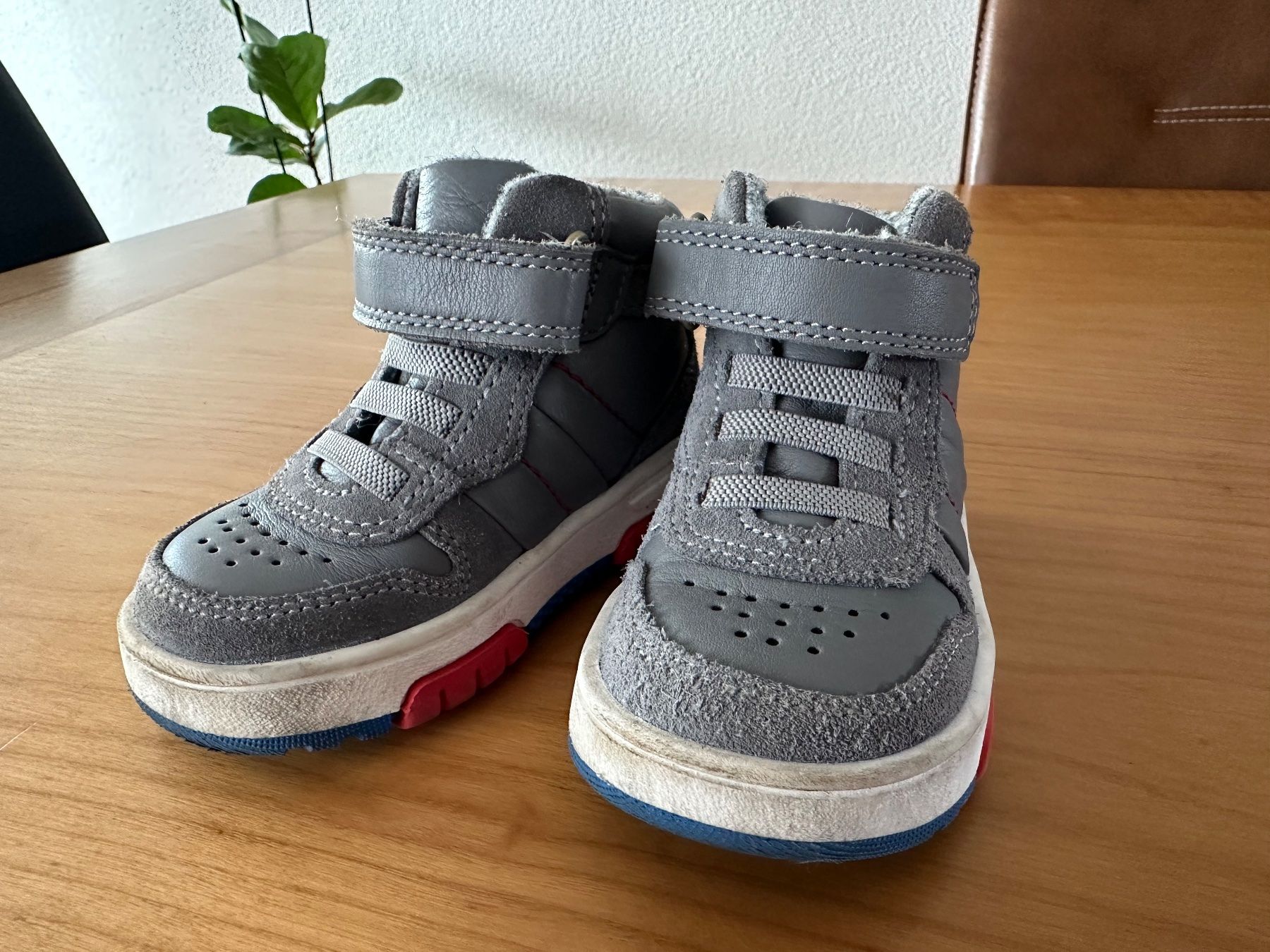 Scarpe per ragazzi: Kinderschuhe "Elefanten" Gr. 21 – Usato da Wallisellen venduto da funnydance 4