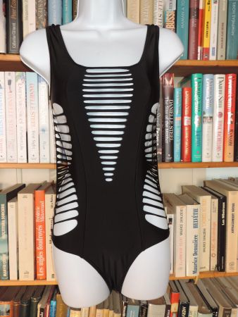 maillot de bain 1 pièce noir à fentes