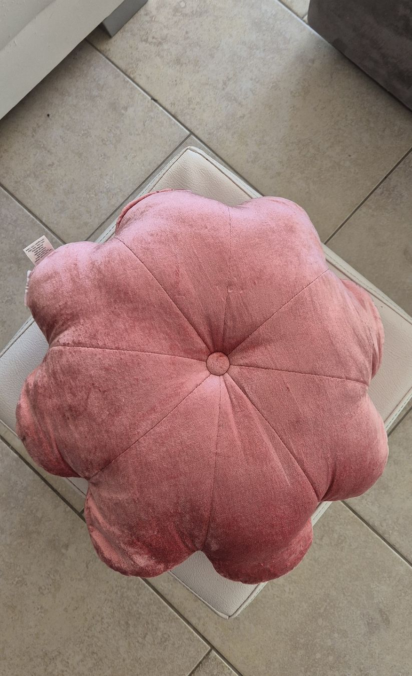 Kissen: coussin décoratif forme fleur – Neu (gemäss Beschreibung) aus Ste-Croix von kar_9x7w