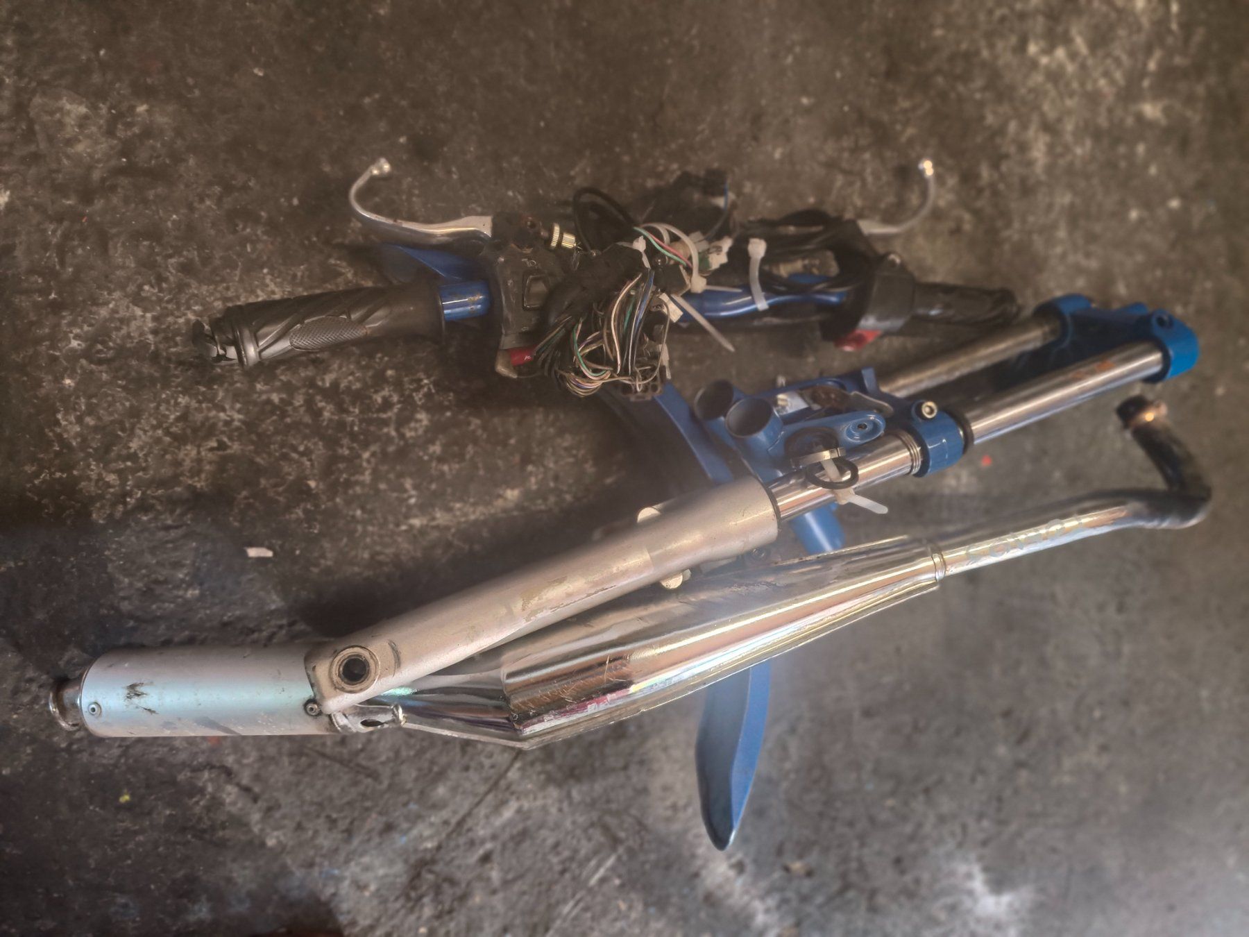 Tomos Parti ricambio per ciclomotori: Tomos Quadro Gabel,Lenker,Kabel – Usato da Fulenbach venduto da Elektronik 1