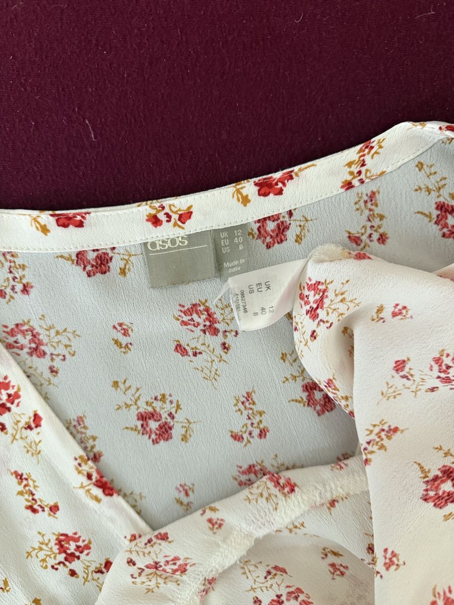 Asos Kleider: Robe fleurie blanche ASOS – Neu (gemäss Beschreibung) aus Le Locle von tchanatakoua 7