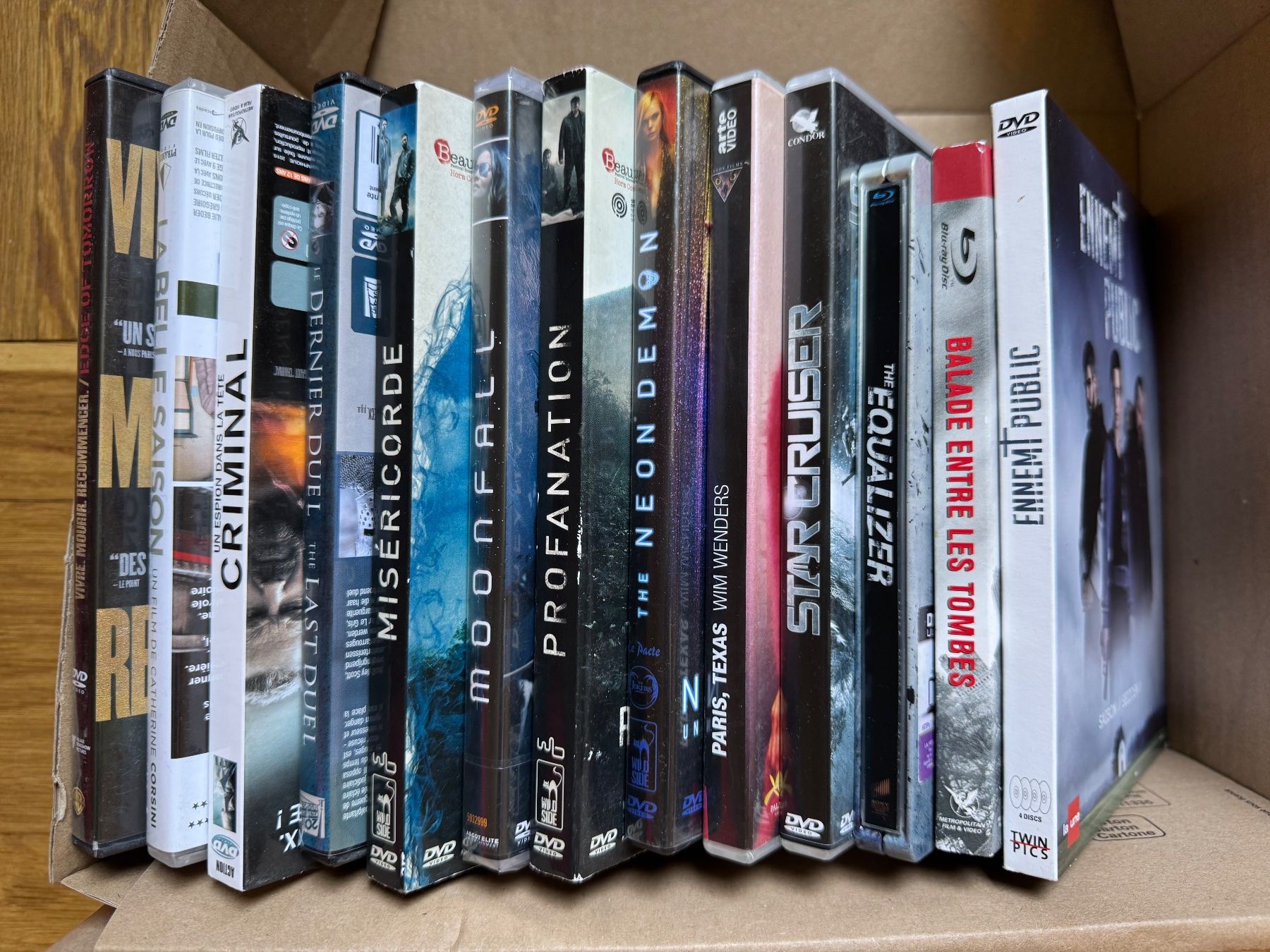 Tous les DVDs: DVD collection 4 – D'occasion à Chêne-Bourg par dem_y9pq