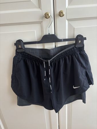 Nike Black Sport Shorts in Size M NP: 75.-