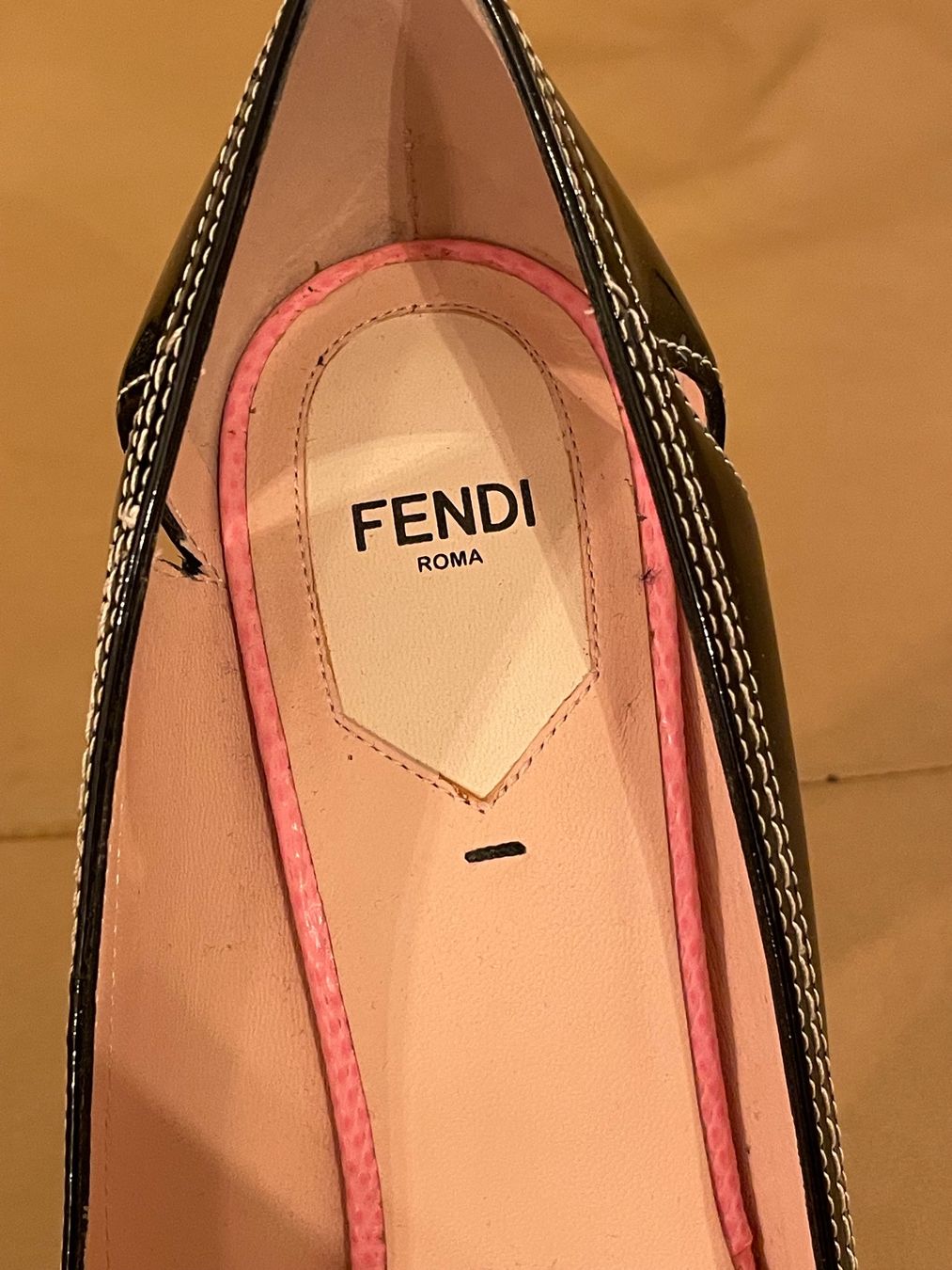 Fendi Scarpe da donna: FENDI Patent Leather platform Pumps – Nuovo e nell'imballaggio originale da Corcelles NE venduto da gingerbrain 3