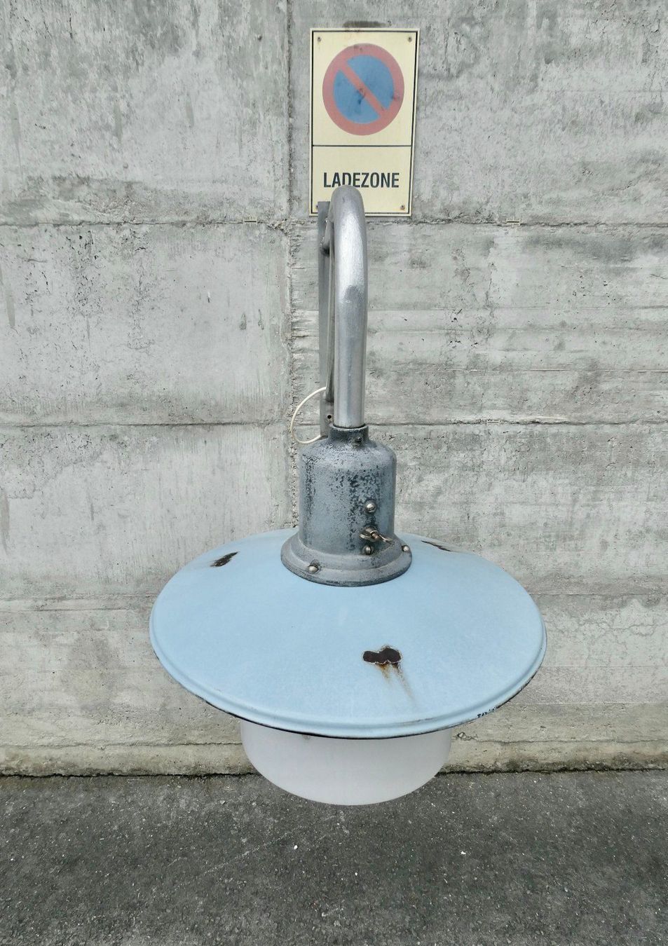 Lampen: BAG Turgi Aussenlampe mit Emaileschirm – Gebraucht aus Lüchingen von Eeizo