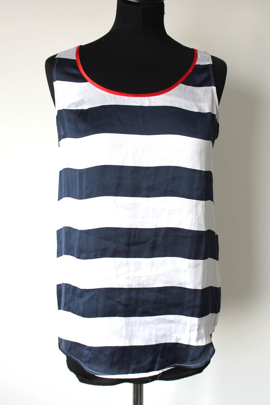Tommy Hilfiger Top: Top Tommy Hilfiger taille M – Usato da Chez-le-Bart venduto da jasse