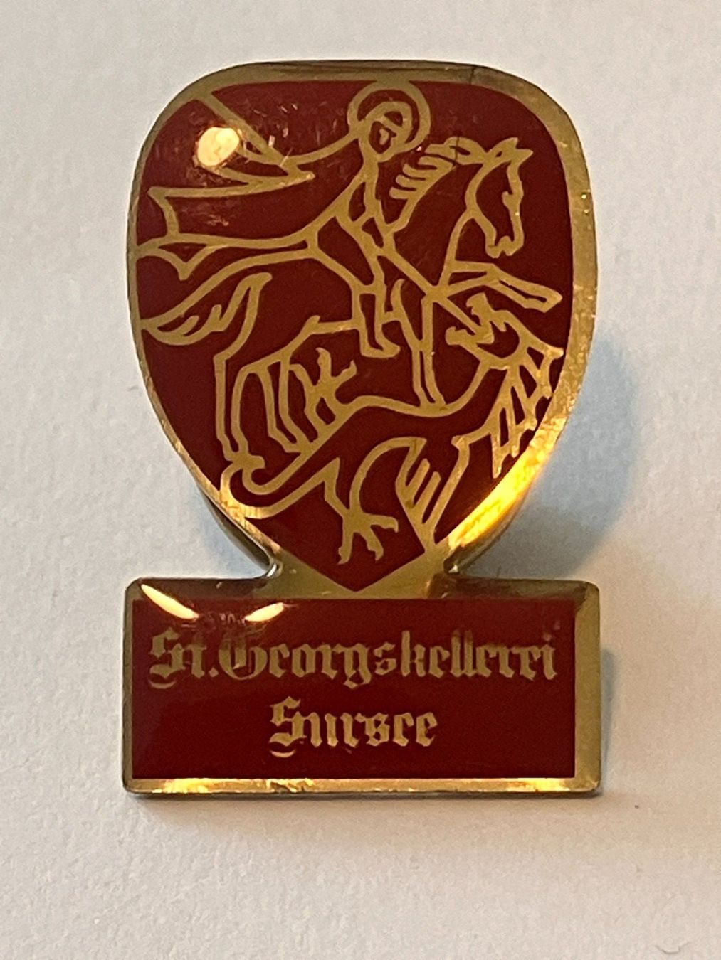 Placchette & Badge: 1 Pin St. Georgskellerei Sursee – Usato da Basel venduto da djwwpp