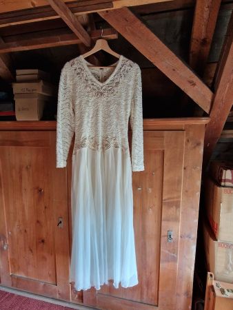 Braut- oder Ritualkleid cremefarben