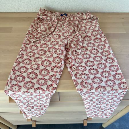 Kinder Hose Grösse 134cm beige/rot gemustert