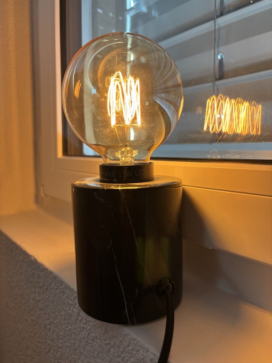 Ikea Lampade: IKEA Tischleuchte MARKFROST Marmor schwarz mit E27 LED Lampe – Usato da Oberuzwil venduto da AbigaelNK