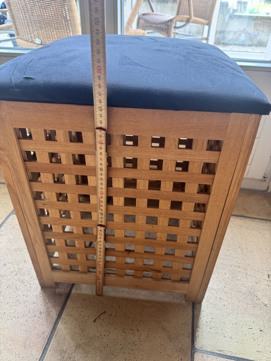 Sgabelli: Wooden storage stool black cushion 45cm height – Usato da Seuzach venduto da Wolf936 7