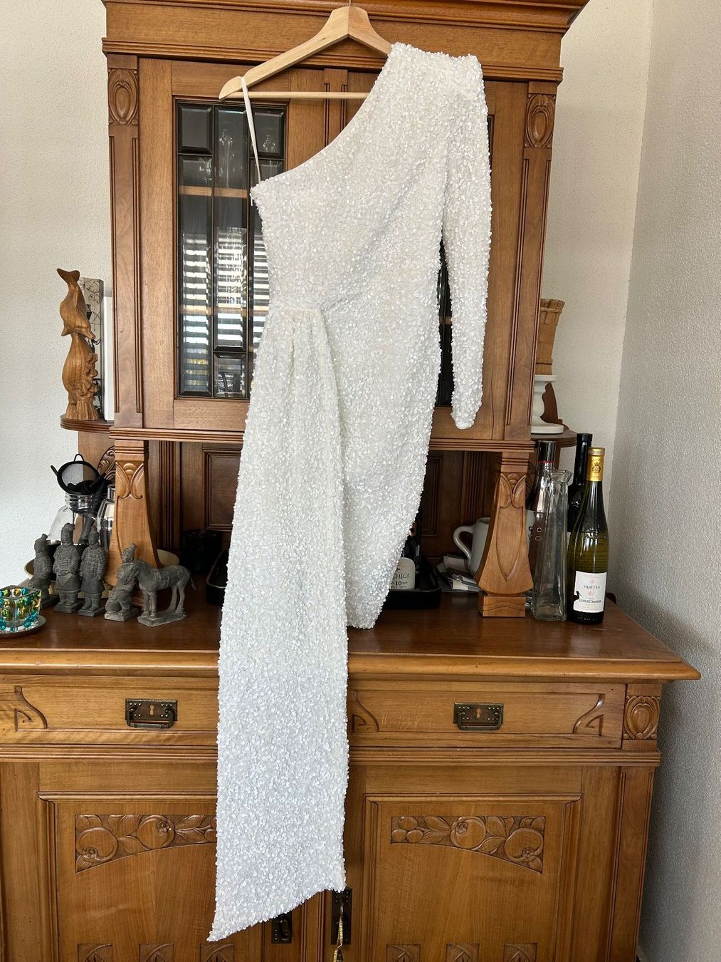 Robes: Pailetten Kleid mit Schleppe – Neuf (Voir description) à Frauenfeld par isa_9cy7 1