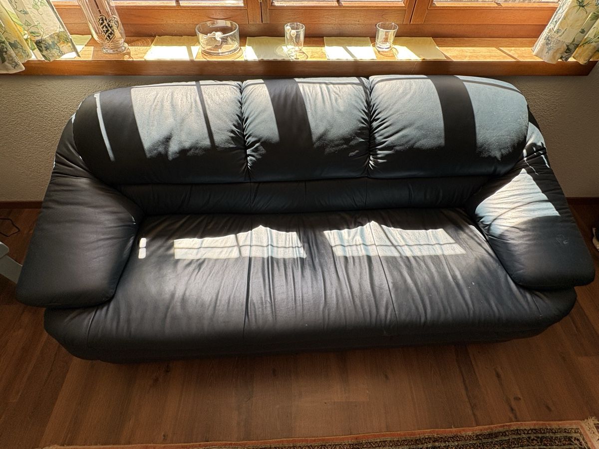 Sofas: Sofa 3-Plätzer und 2-Plätzer schwarz – Gebraucht aus Boswil von P18 1