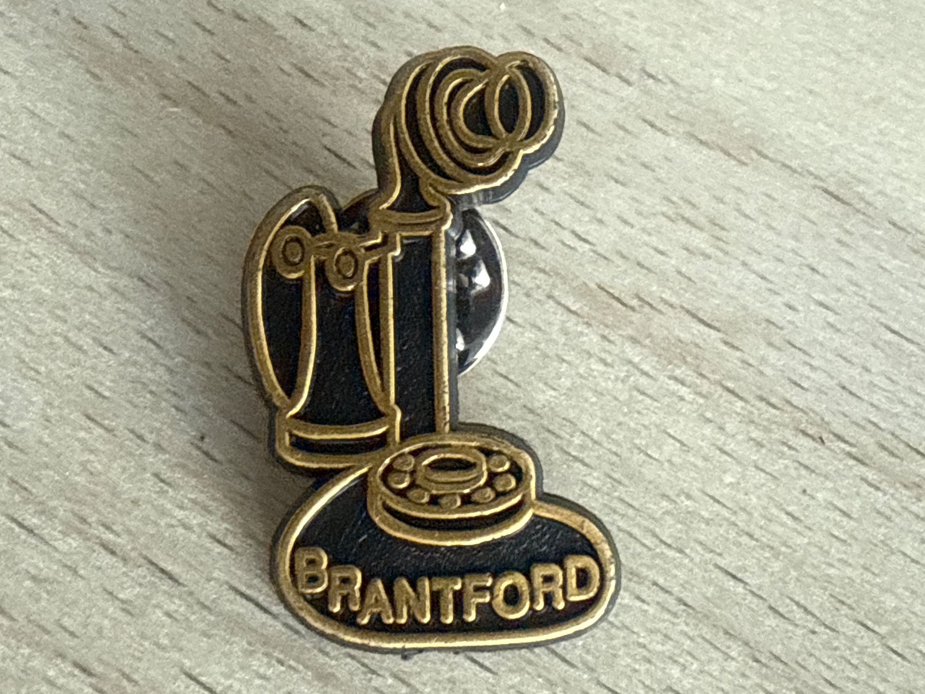 Placchette & Badge: Pin Brantford Telephone – Usato da Glattbrugg venduto da Schweigmatt