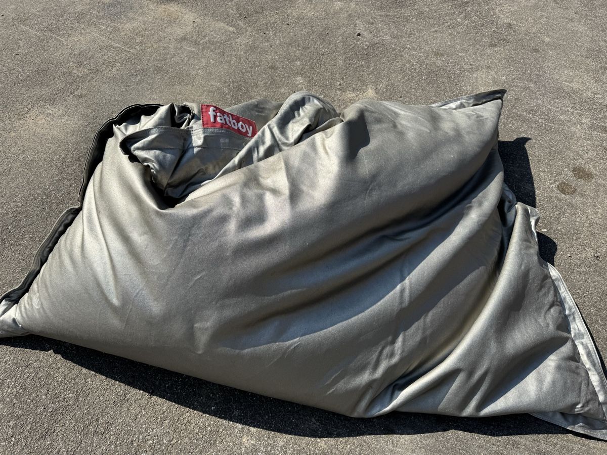 Fatboy Cuscini: Fatboy Sitzsack Original Silber - Top Zustand! – Usato da Bergdietikon venduto da ariane77
