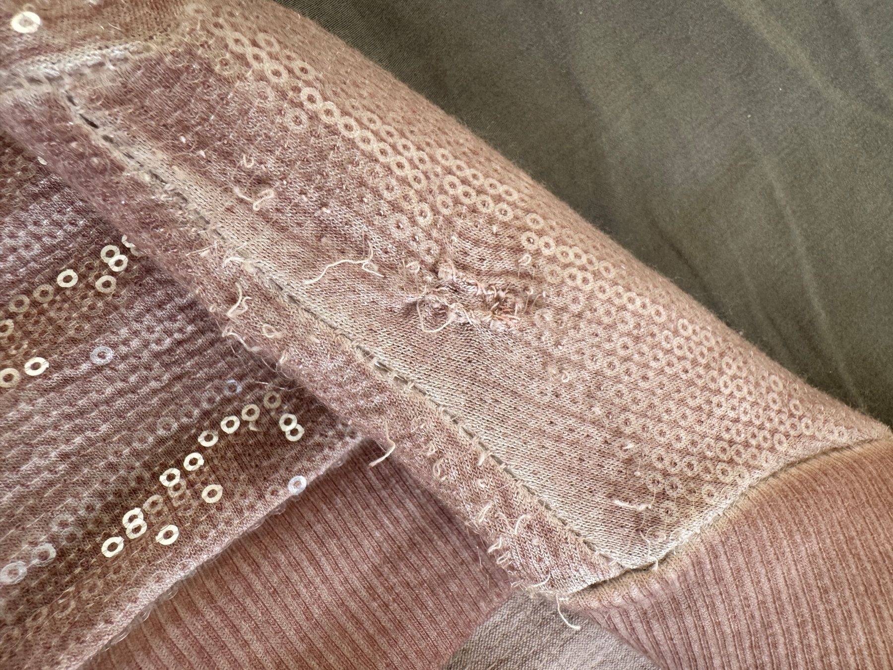 Maglioni & Felpe: Pullover Rosa mit Pailletten – Usato da Zürich venduto da Lionsands 4