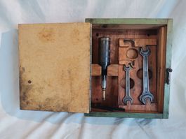 Werkzeugkiste, Fettpresse, Altes Werkzeug, Werkzeugschrank