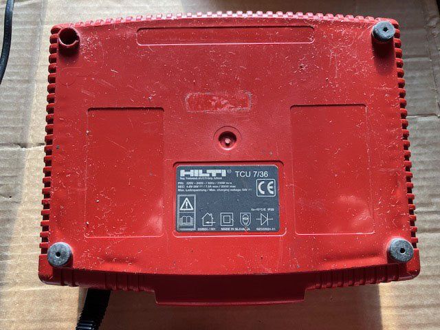 Hilti Caricatori & Batterie: Hilti Akku-Lader – Usato da bern venduto da xmt 2
