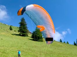 Wendegurtzeug, inkl. Gleitschirm und Rettungsschirm