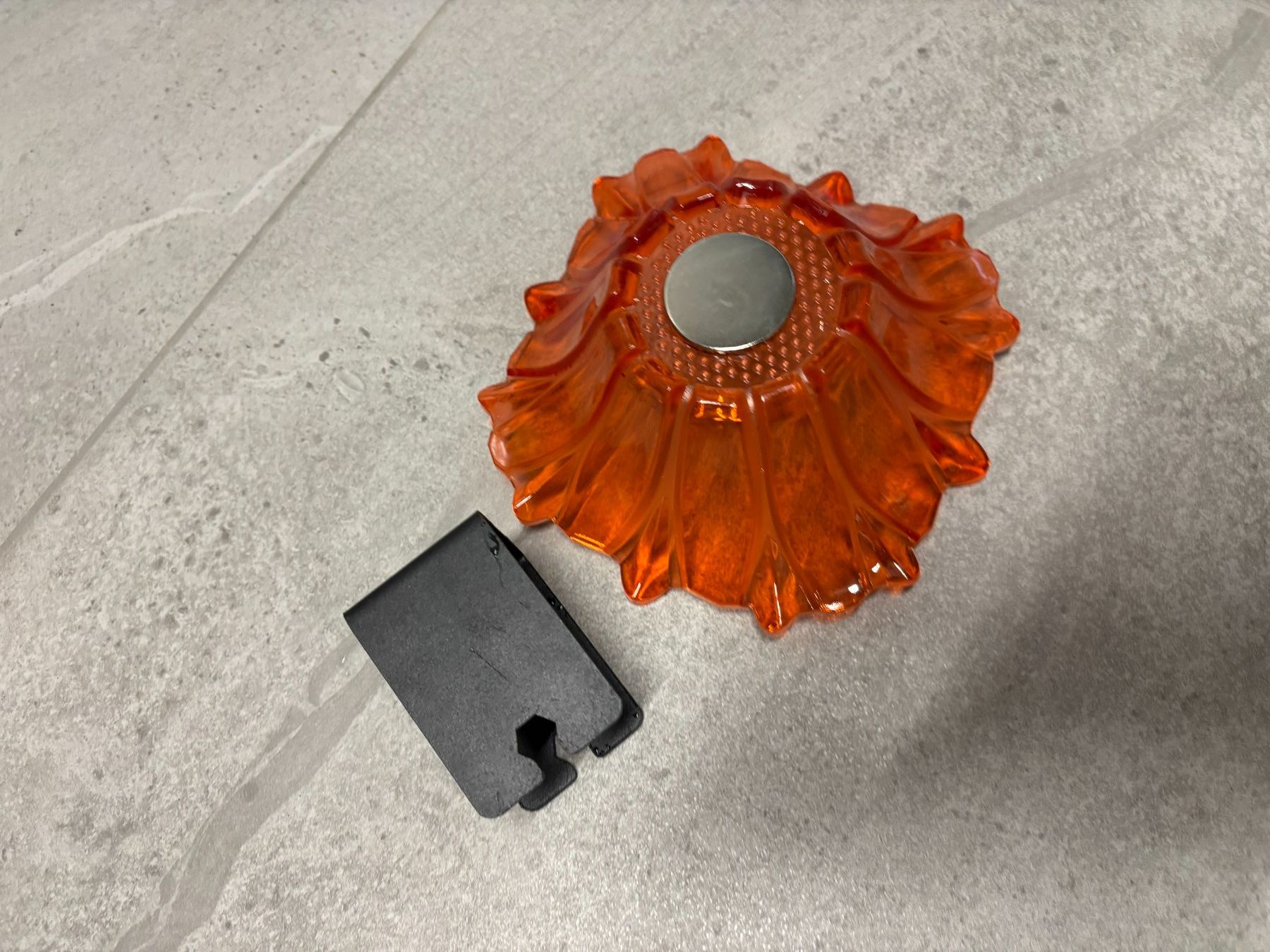 Stagni & Fontane ornamentali: Petit vase à eau fontainepour les oiseaux support magnétique – Nuovo (secondo la descrizione) da Salvenach venduto da gwenwywar 1