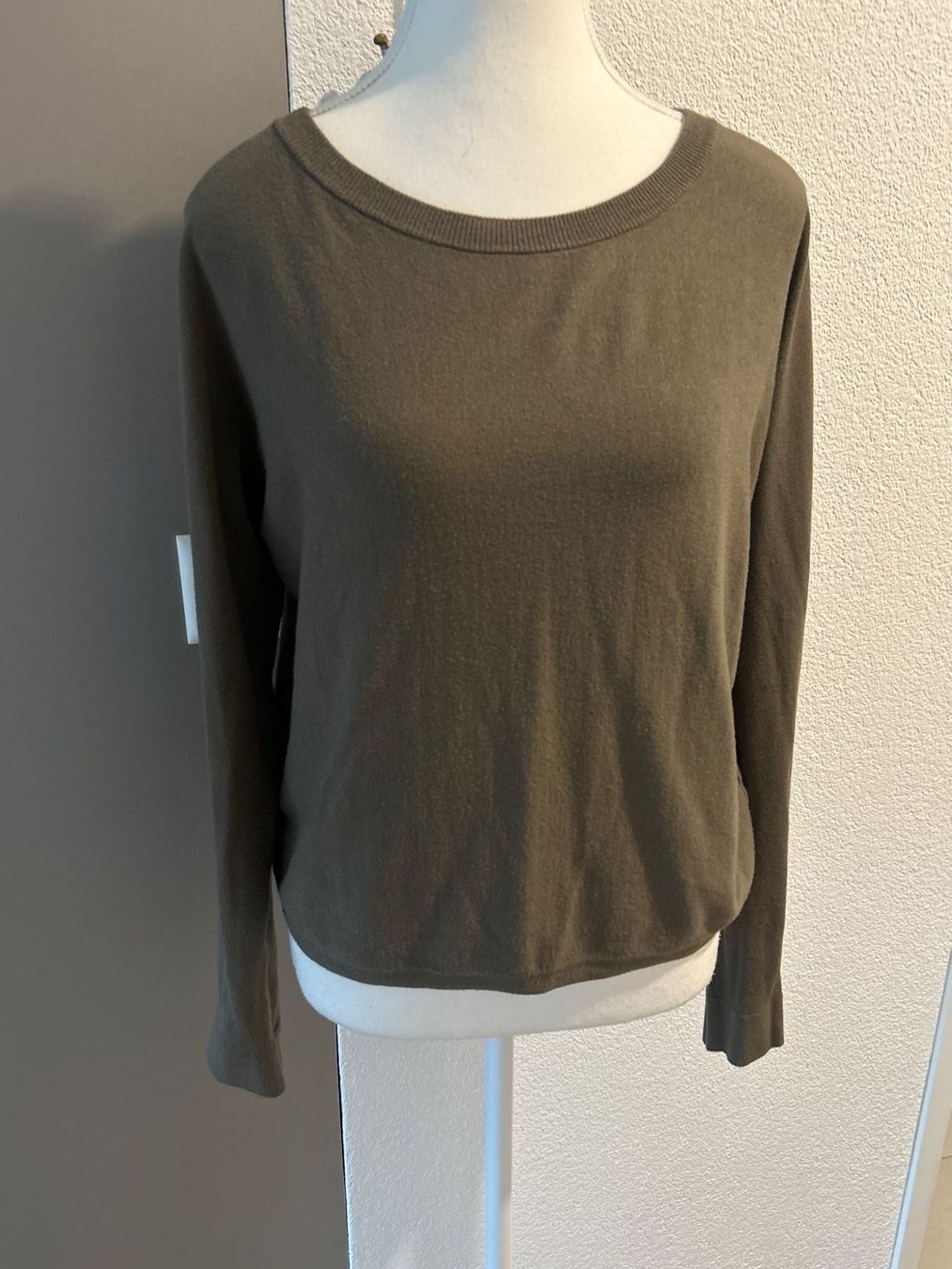 Comma Maglioni & Felpe: Damen Strickpullover olivgrün langarm von Comma Gr. 34 – Usato da Brunnen venduto da Nala2929 1