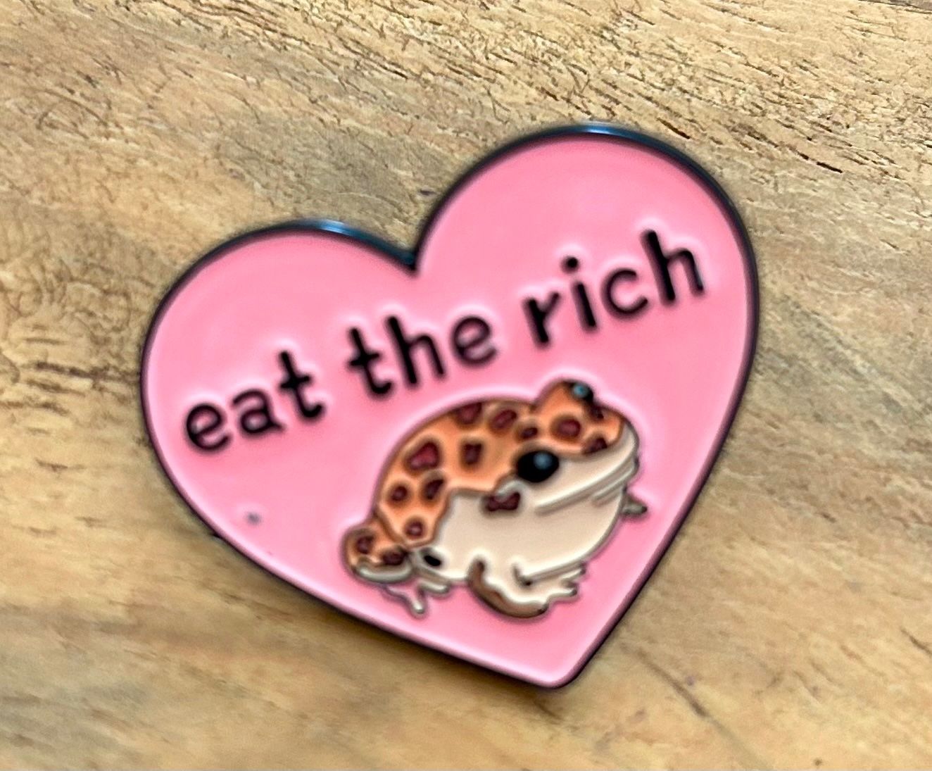 Placchette & Badge: Pin Kröte  " Eat the rich " – Nuovo e nell'imballaggio originale da Geneve venduto da vane267