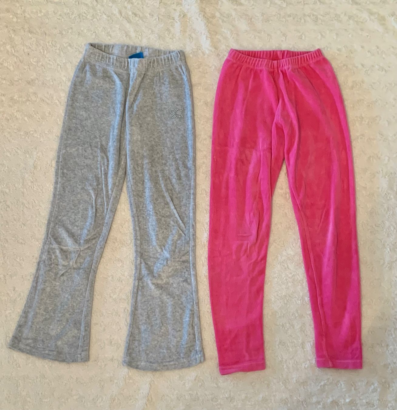 H&M Lotti & Set di vestiti: Paket Gr. 122/128 mit Fleecepullis, Trainerhose & Leibchen – Usato da Emmenbrücke venduto da little.treasures 5