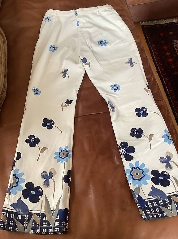 Pantaloni: Pantalon écru à fleurs, taille 2 – Usato da Pully venduto da san_b2w6 1